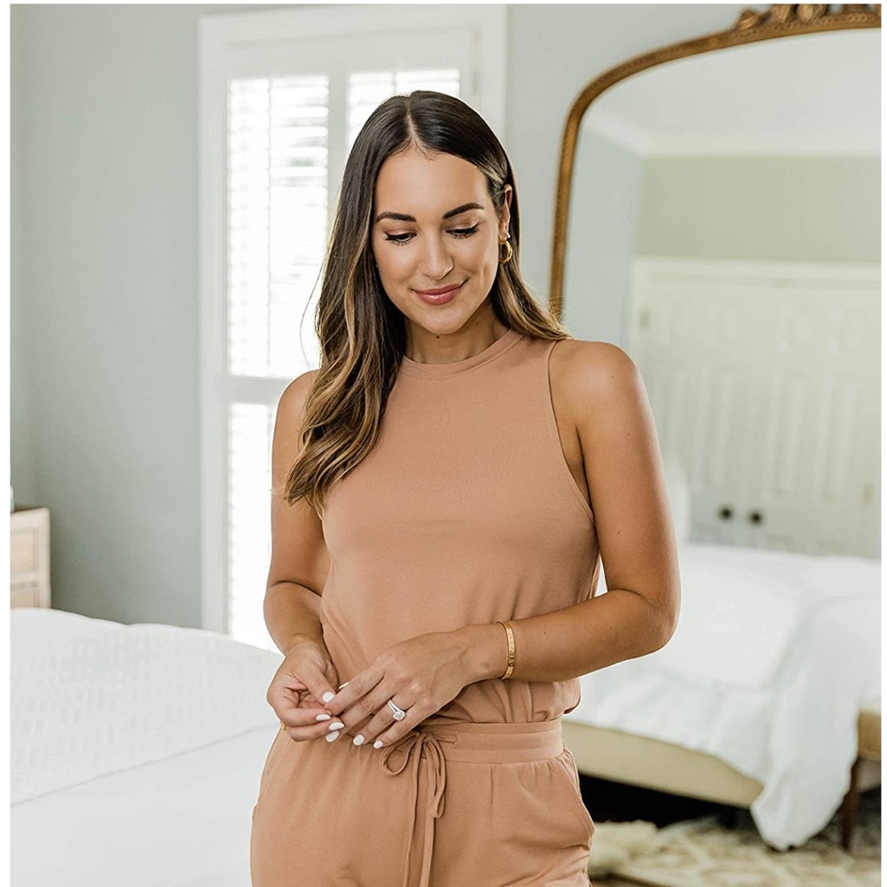 Caramel Mock-Neck Tank Top by @kathleen_barnes